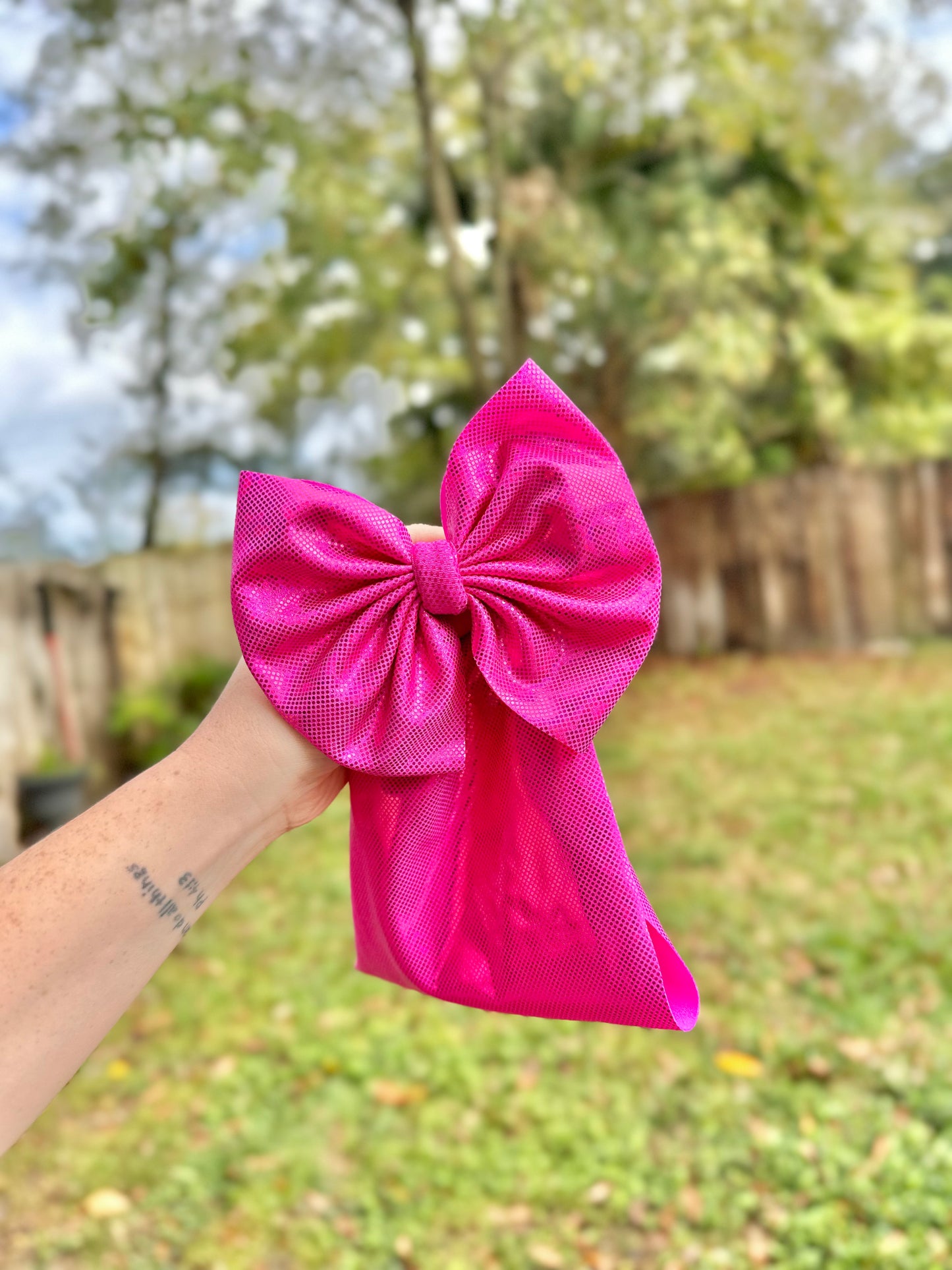 FUCHSIA HOLO MAGIC BOW