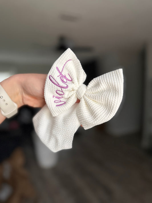 EMBROIDERED NAME BOW