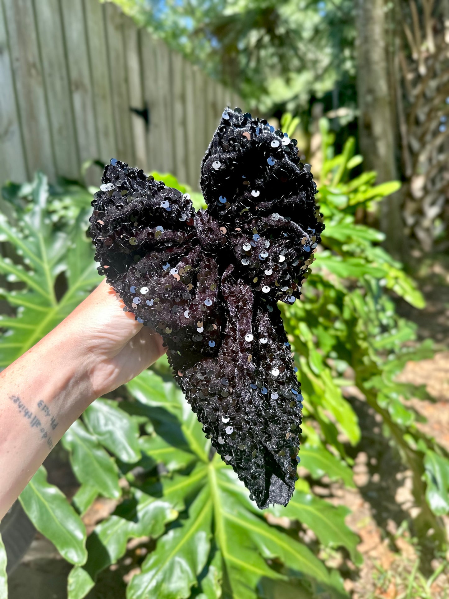 BLACK SEQUIN BOW