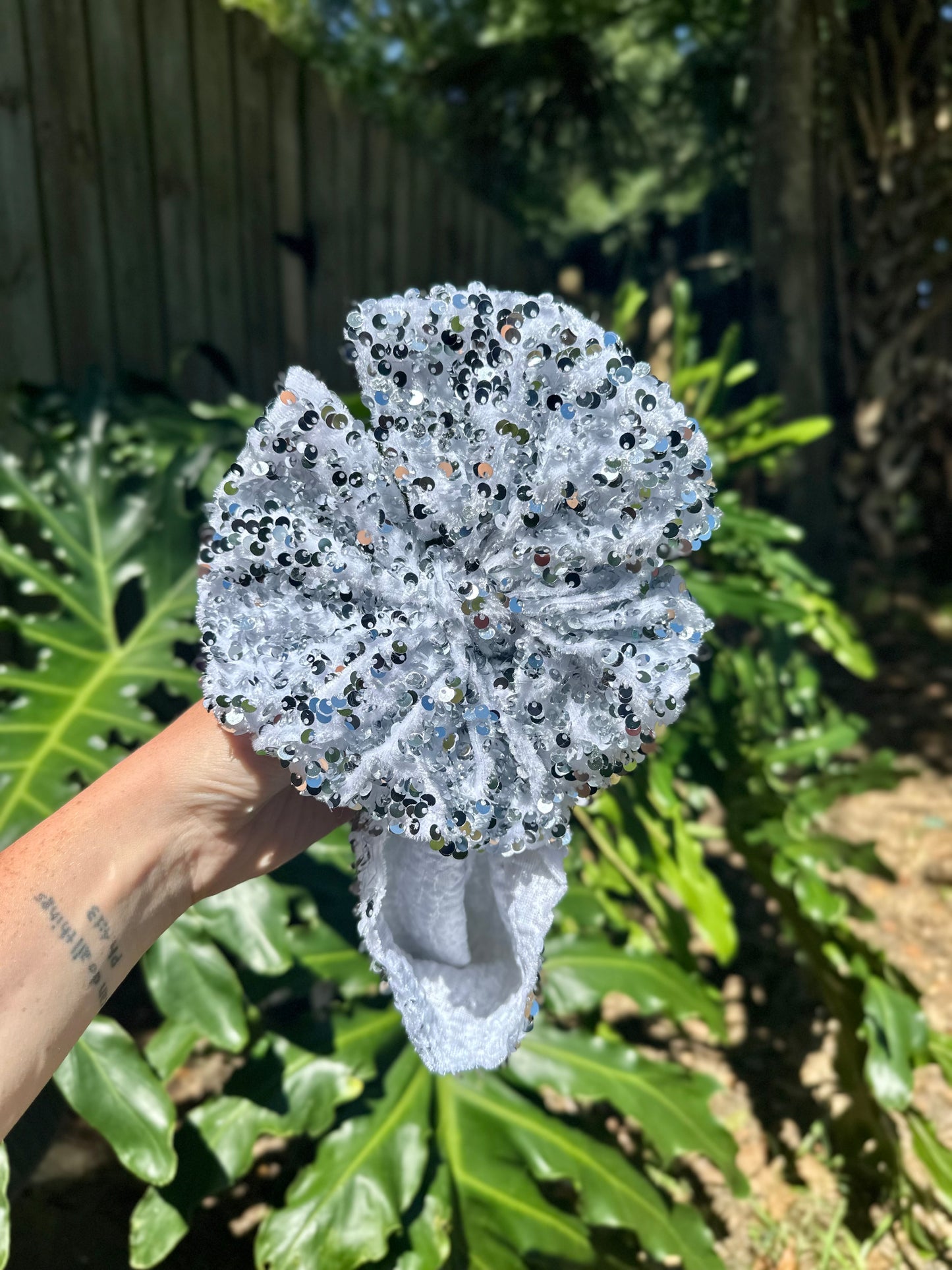 WHITExSILVER SEQUIN BOW