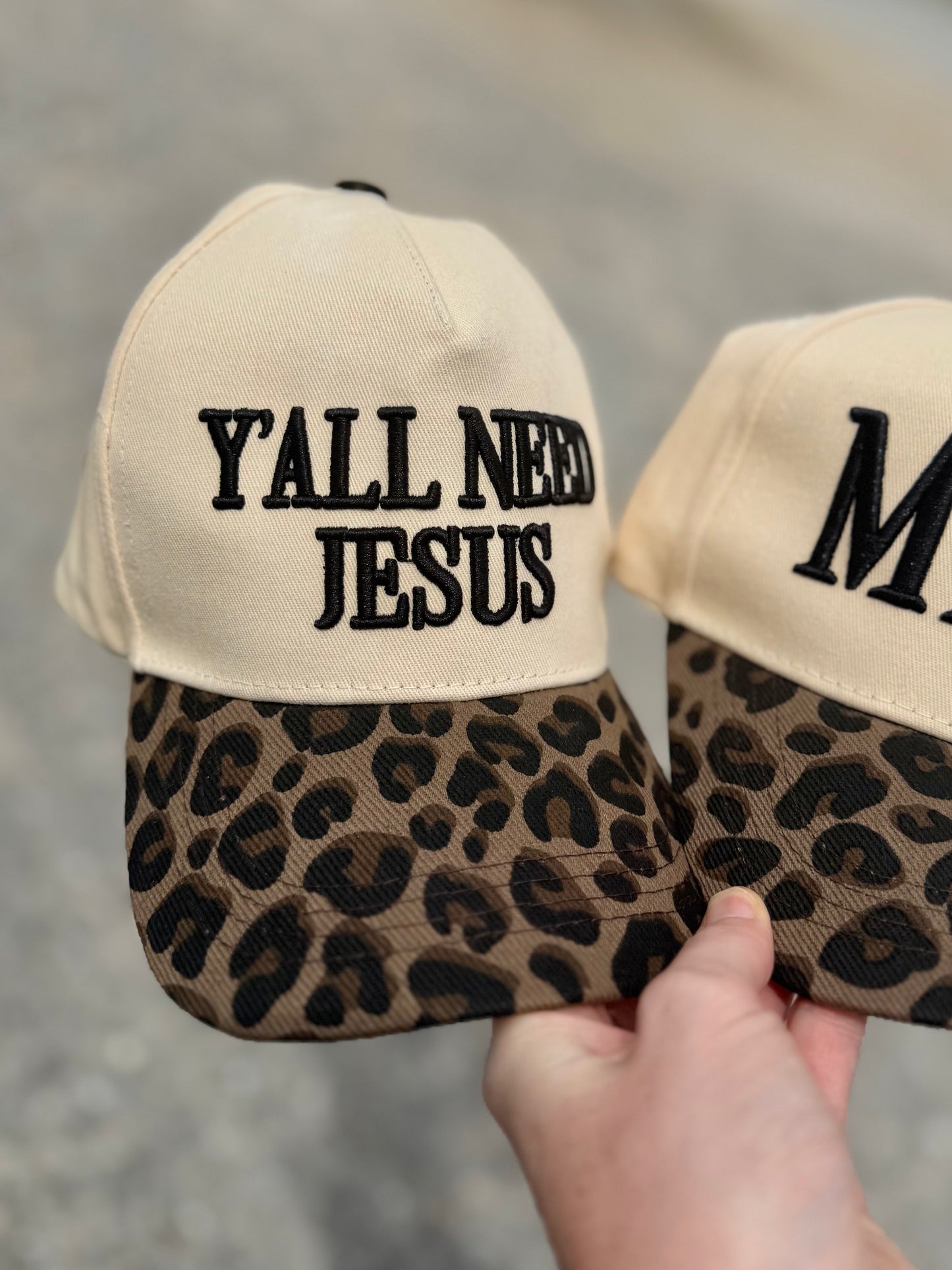 EMBROIDERED TRUCKER HAT