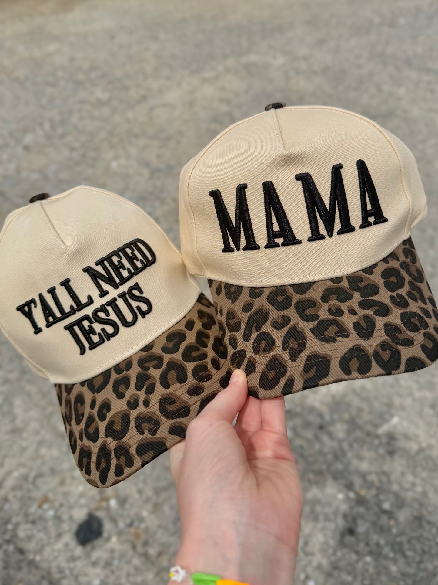 EMBROIDERED TRUCKER HAT